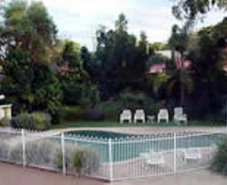 Lake Haven Motor Inn Gorokan Bagian luar foto
