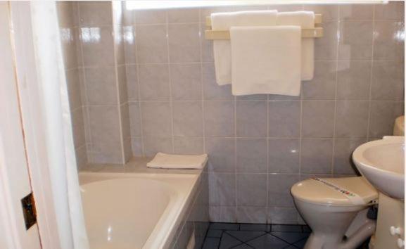 Lake Haven Motor Inn Gorokan Ruang foto