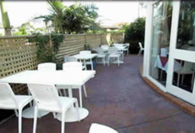 Lake Haven Motor Inn Gorokan Bagian luar foto