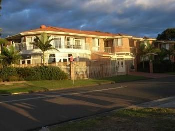 Lake Haven Motor Inn Gorokan Bagian luar foto