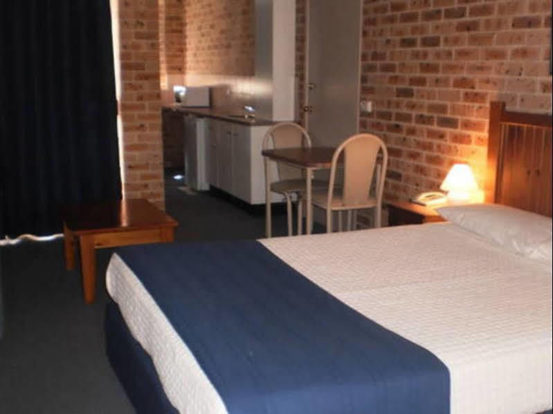 Lake Haven Motor Inn Gorokan Bagian luar foto